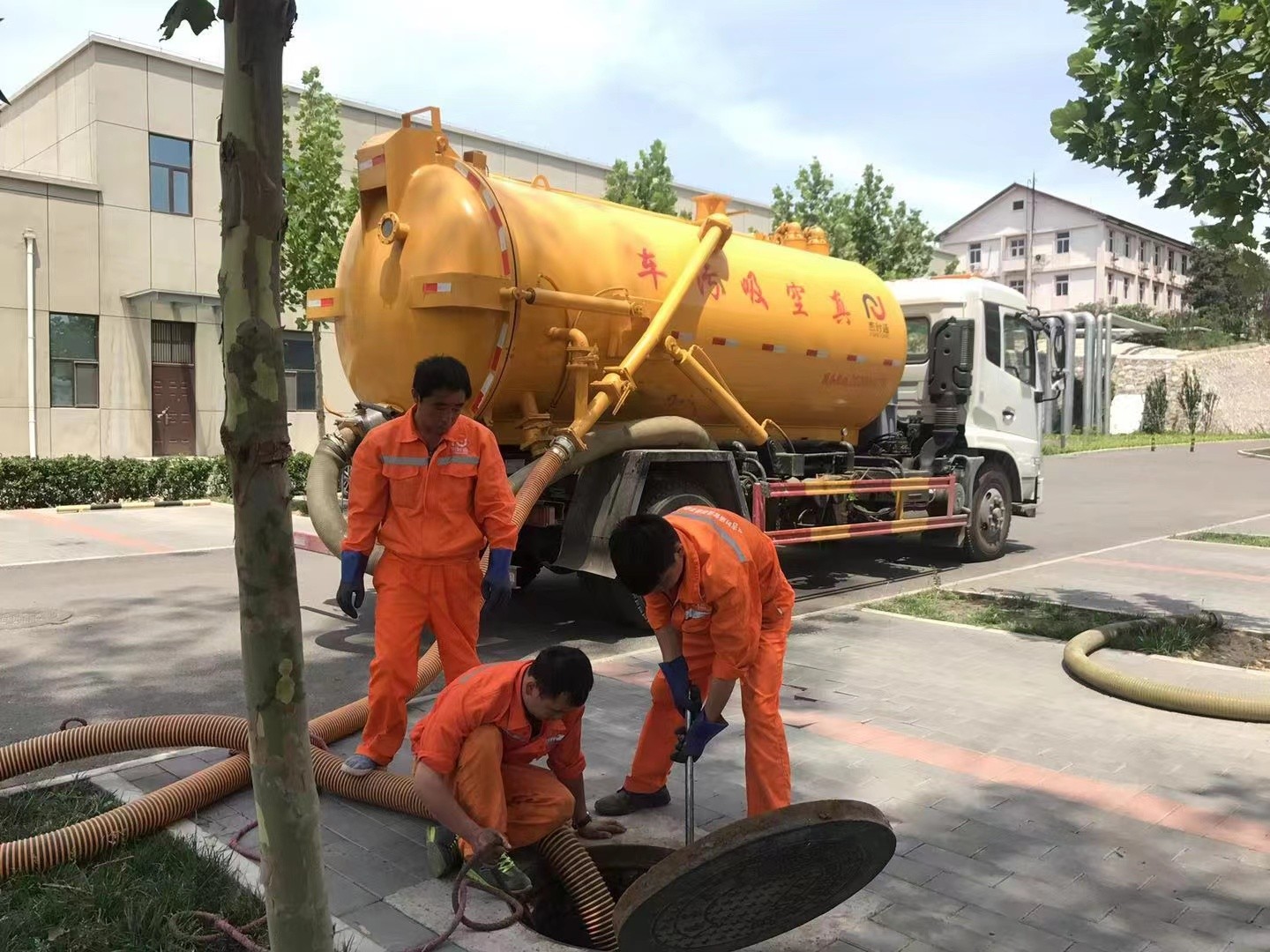 文教镇化粪池清理与5-8吨吸粪车施工效率分析